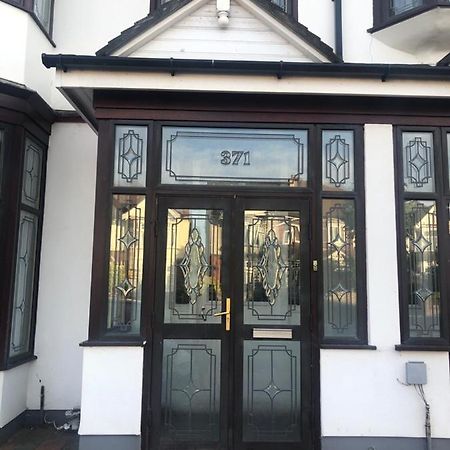 371 Guest House Ig1 4Uq อิลฟอร์ด ภายนอก รูปภาพ