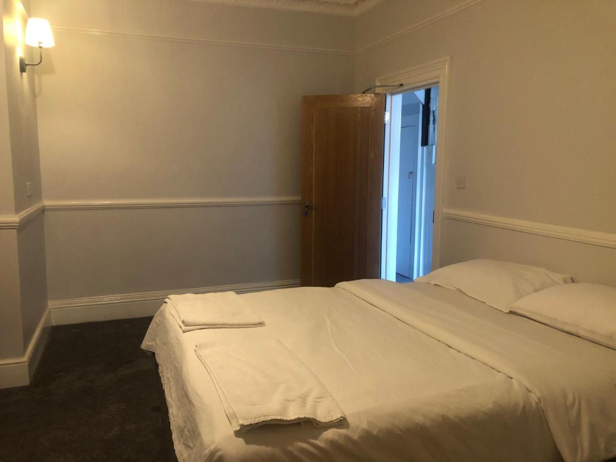 371 Guest House Ig1 4Uq อิลฟอร์ด ภายนอก รูปภาพ